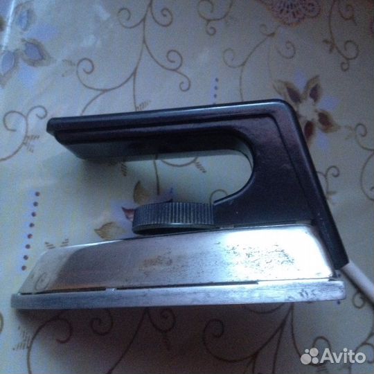 Утюг дорожный