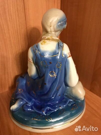 Фарфоровая статуэтка 