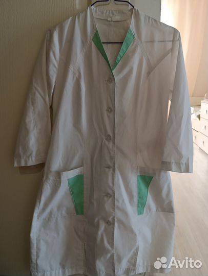 Белый медицинский халат женский