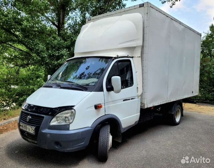 Водитель с личной газелью