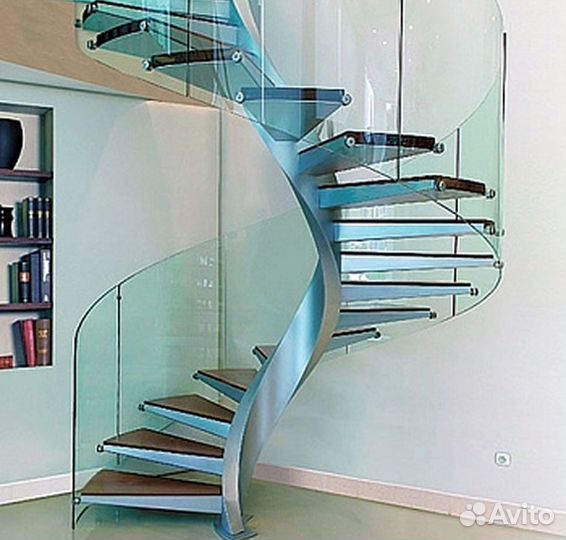 Стеклянное ограждение для винтовой лестницы