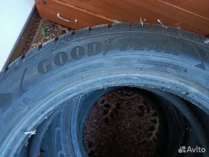 Goodyear UltraGrip Ice 225/55 R18 102