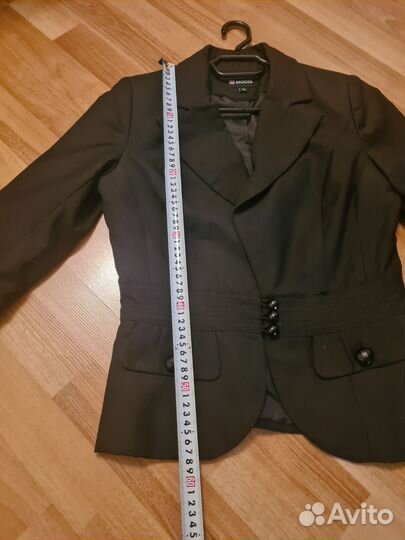 Пиджак черный укороченный приталенный