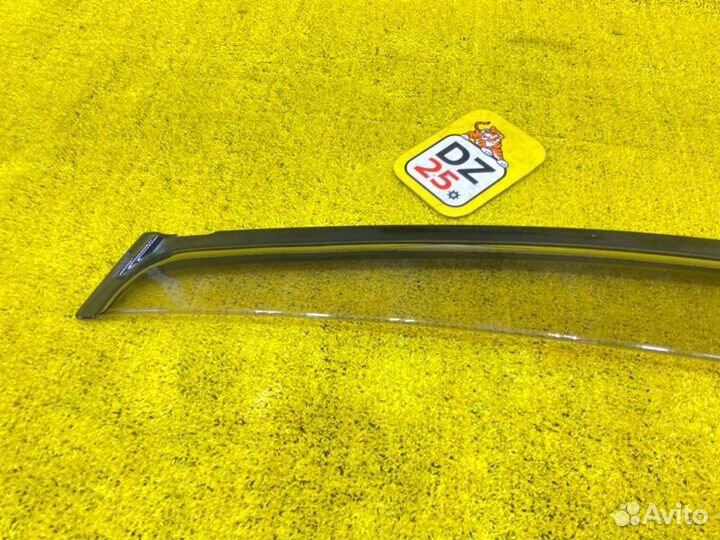 Ветровик на дверь передний левый Toyota