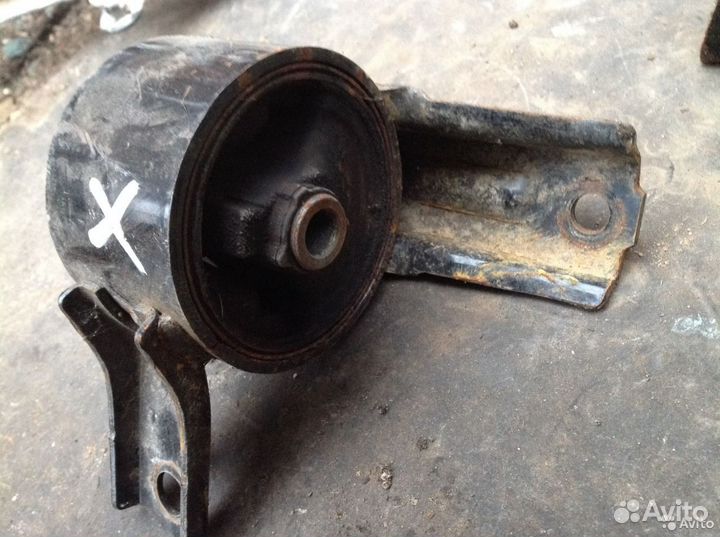 Подушка двигателя Митсубиси Лансер 10