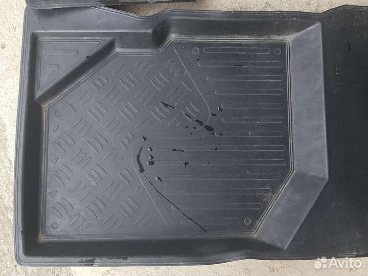 Автомобильные коврики резиновые