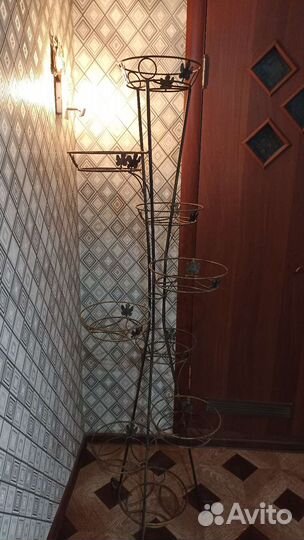 Подставка под цветы металлическая