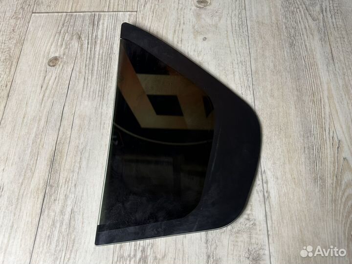 Форточка задняя правая Renault Logan 2