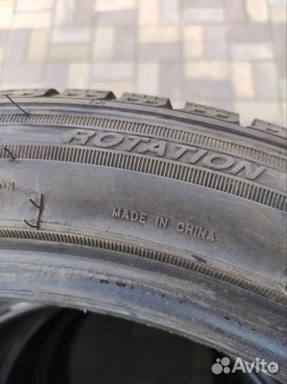 RoadX RX Frost WH12 245/45 R18