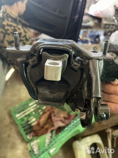 Подушка коробки Skoda fabia 1