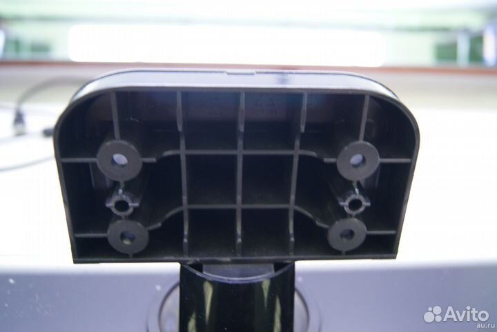 Штатная подставка, ножка телевизора