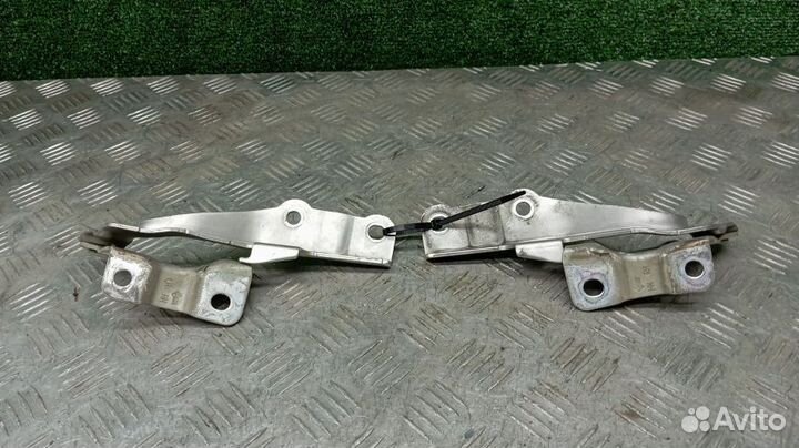 Петля капота Kia Mohave