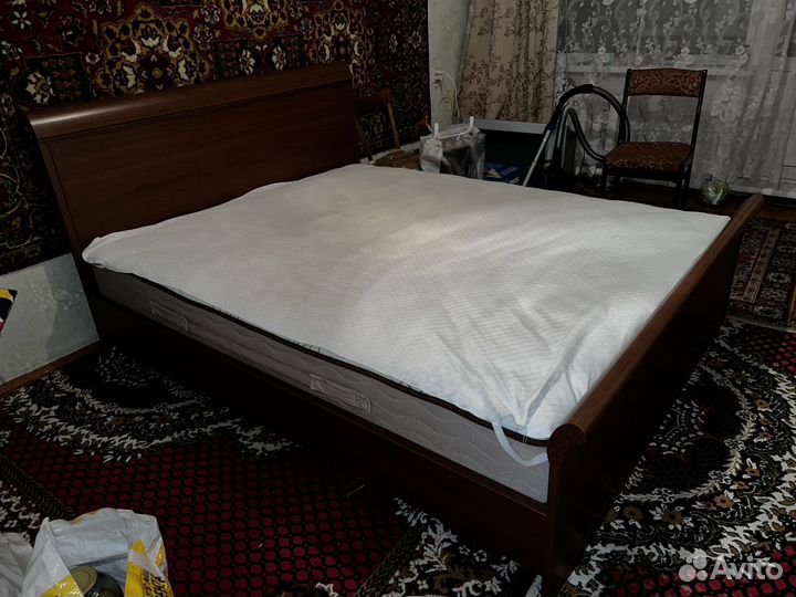 Кровать