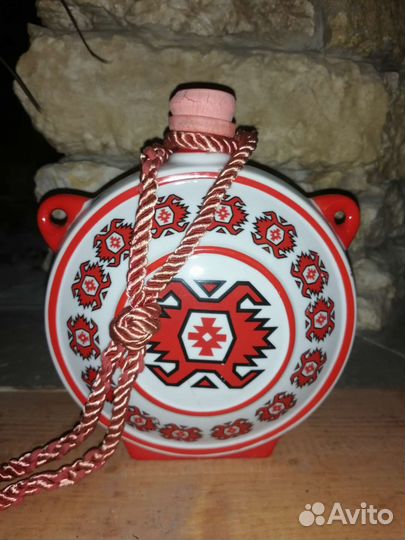 Бутыли-графины с орнаментом