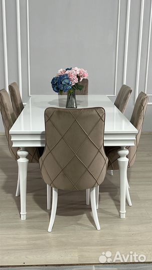 Стол и стулья