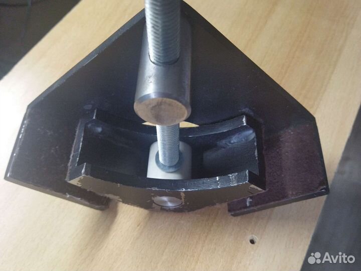 Приспособление для удержания заготовок 90 градусов