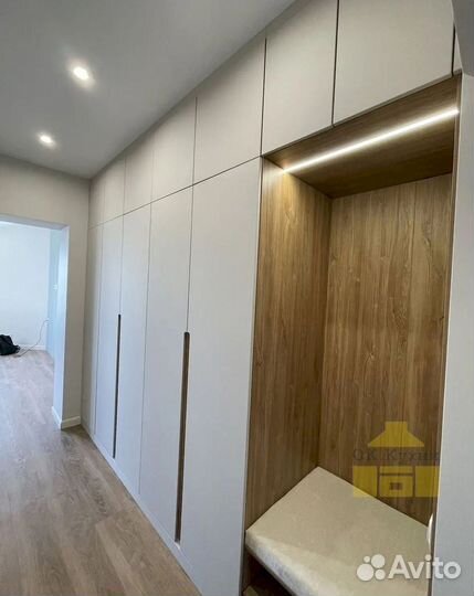 Книжный шкаф