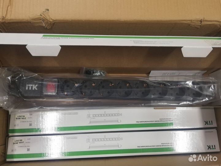 Блок распределения питания PDU с выключателем