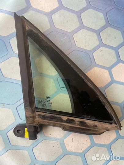 Стекло глухое правое 5NA845114A