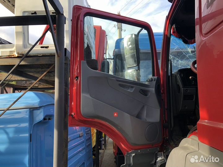 Дверь левая Mercedes-Benz Axor, камаз 5490