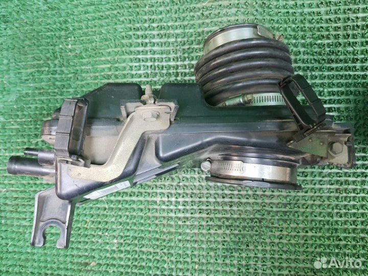 Патрубок воздушного фильтра Nissan Maxima A33