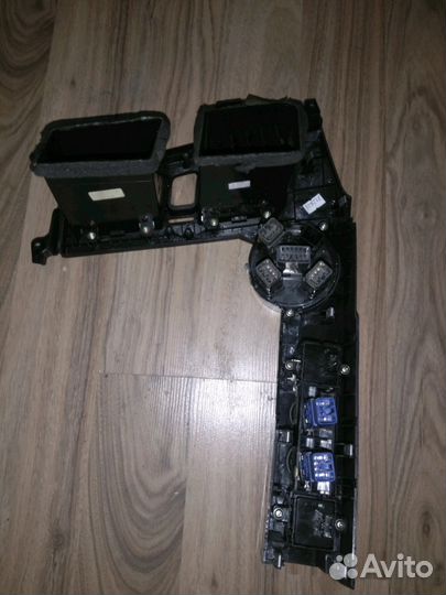 На Кайрон Панель