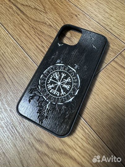 Чехол на iPhone 13