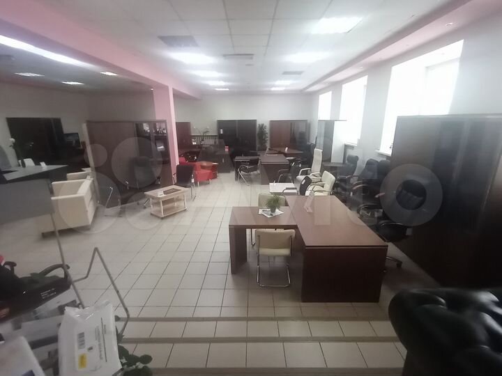 Нежилое помещение на первом этаже, 350 м²