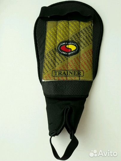 Щитки футбольные