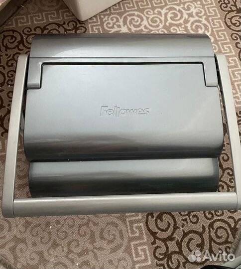 Брошюратор на металлическую пружину