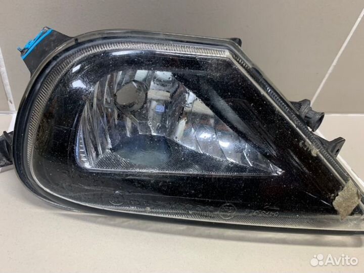 Фара противотуманная левая Volkswagen Tiguan 2011