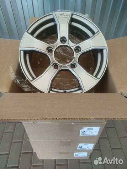 Литьё новое Niva r-15 (5x139,7) 4 шт