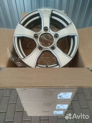 Литьё новое Niva r-15 (5x139,7) 4 шт