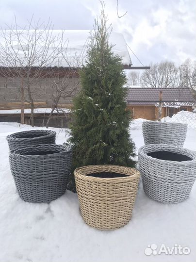 Кашпо из искуственного ротанга