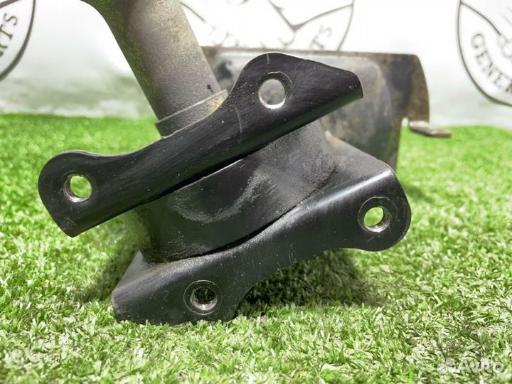 Крепление запасного колеса Toyota Hilux Surf