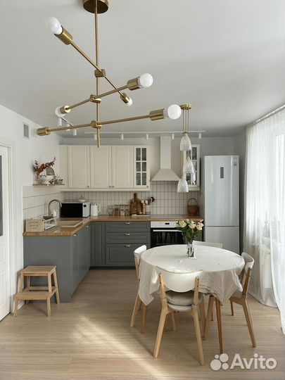 Кухня угловая на заказ для европланировки