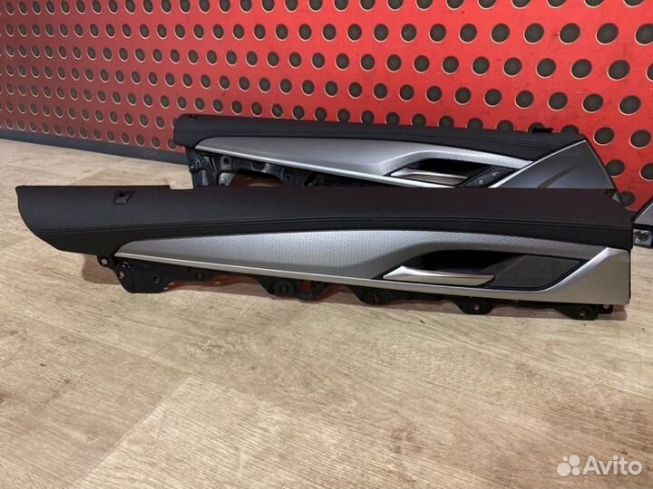 Обшивка двери (дверная карта) комплект Bmw 5 G30