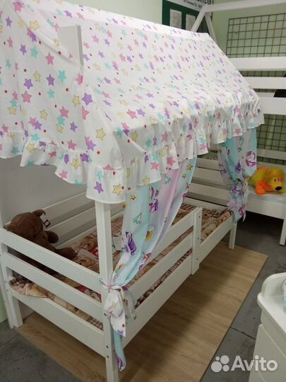 Кроватка детская Домик (сосна) 1700-800