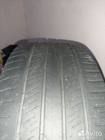 Kumho Crugen Premium KL33 245/45 R19