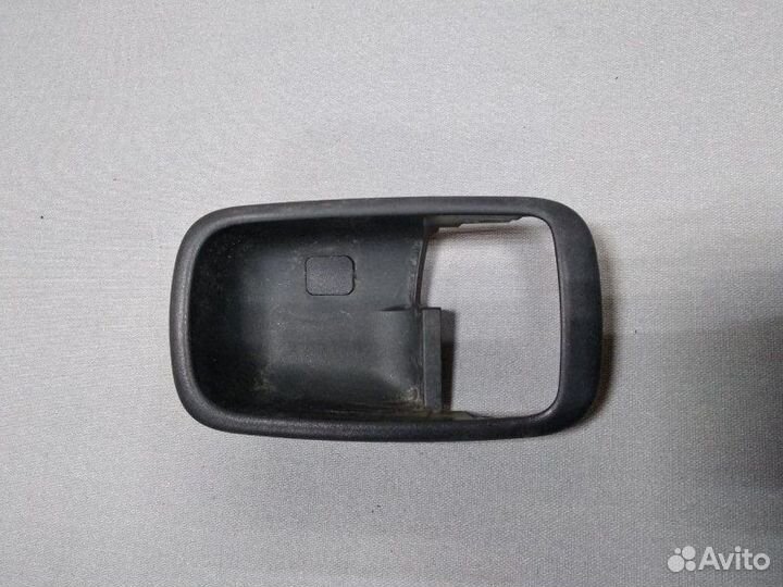 Накладка ручки внутренней правая Mitsubishi Lancer