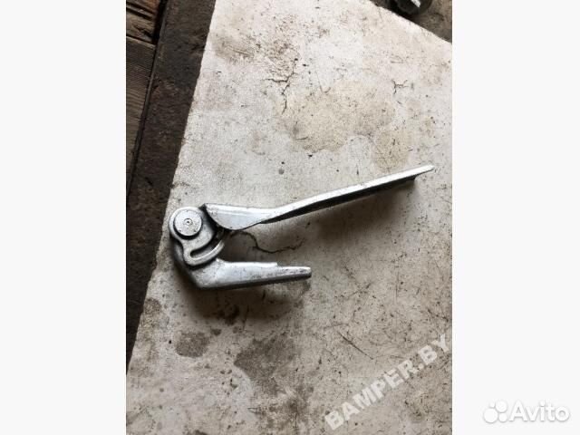 Петля капота левая для Skoda Superb 2004