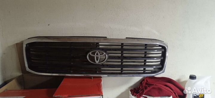 Решëтка радиатора Toyota Land Cruiser 100