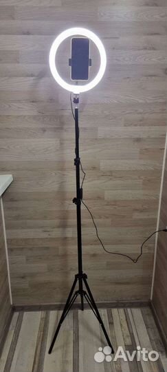 Кольцевая лампа со штативом