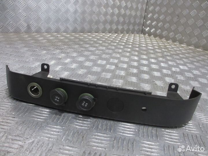 Накладка Volvo 82294020