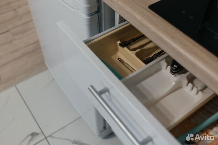 Угловая кухня «Теффи» + духовка в подарок