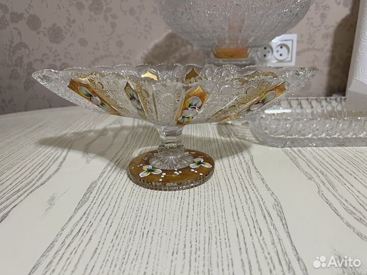 Ваза для фруктов на ножке