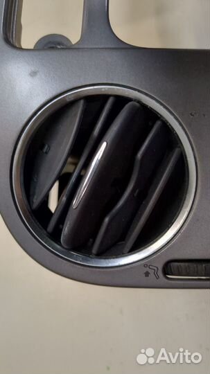 Рамка под магнитолу Volkswagen Tiguan, 2009