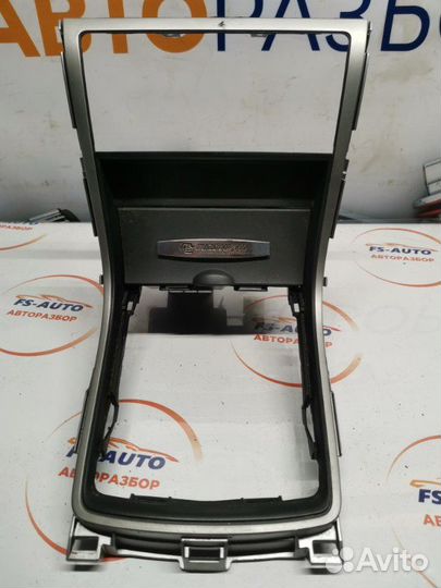 Консоль магнитофона передний Mazda 6 GH 2.0 LF