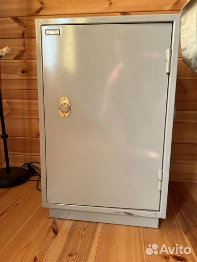 Сейф металлический