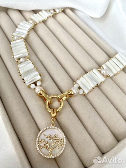Колье из натурального перламутра